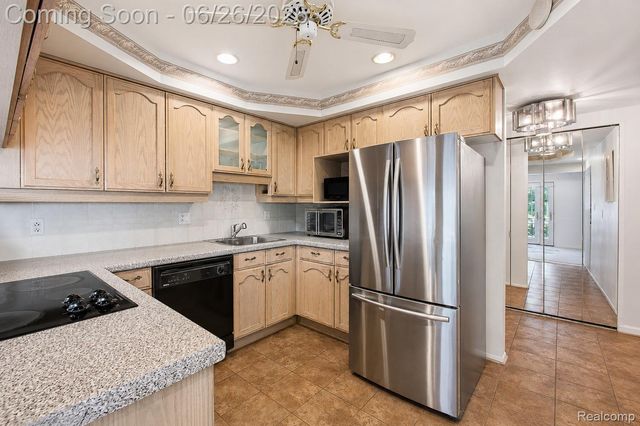 11606 Meadow Lane Drive, Macomb Township, MI 48093