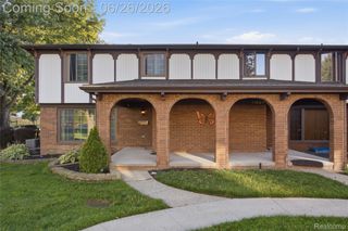 11606 Meadow Lane Drive, Macomb Township, MI 48093