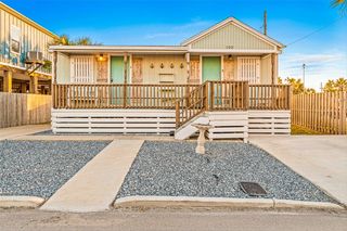 100 Brown St, Port Aransas, TX 78373