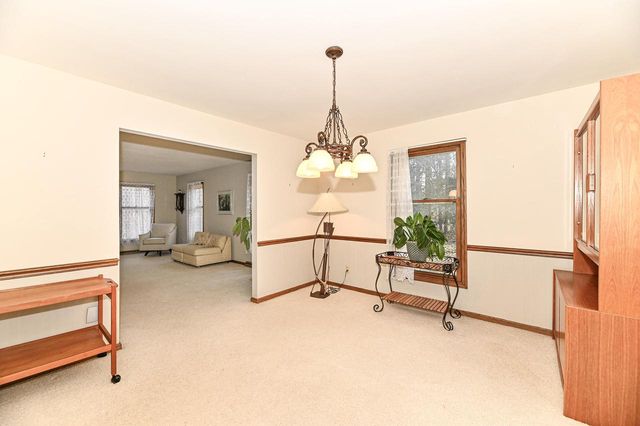 10125 Kay PARKWAY, Hales Corners, WI 53130
