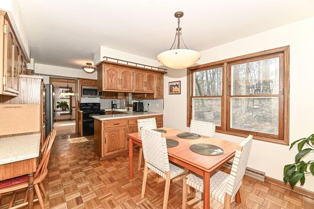 10125 Kay PARKWAY, Hales Corners, WI 53130