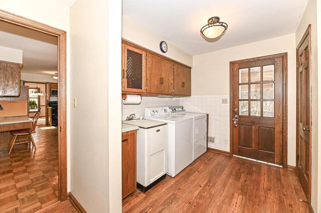 10125 Kay PARKWAY, Hales Corners, WI 53130