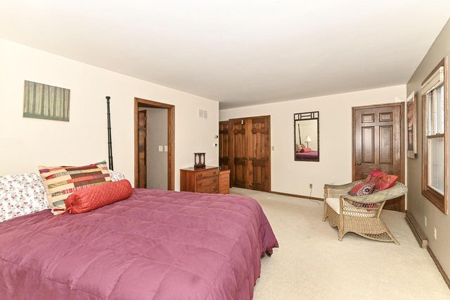 10125 Kay PARKWAY, Hales Corners, WI 53130