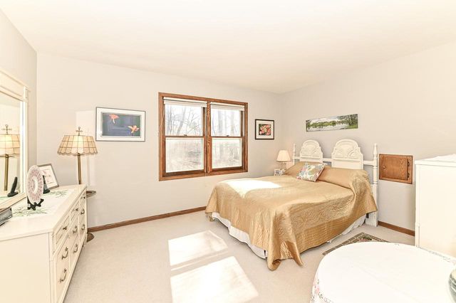 10125 Kay PARKWAY, Hales Corners, WI 53130
