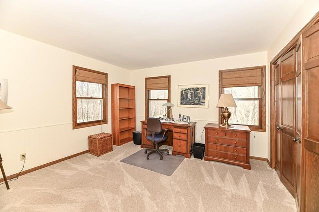10125 Kay PARKWAY, Hales Corners, WI 53130