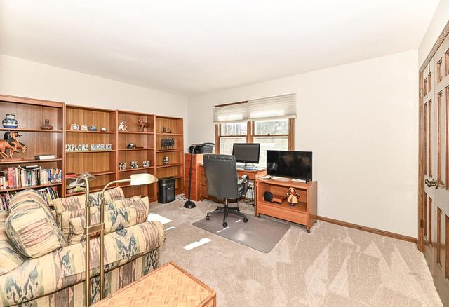 10125 Kay PARKWAY, Hales Corners, WI 53130