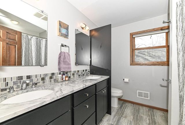 10125 Kay PARKWAY, Hales Corners, WI 53130