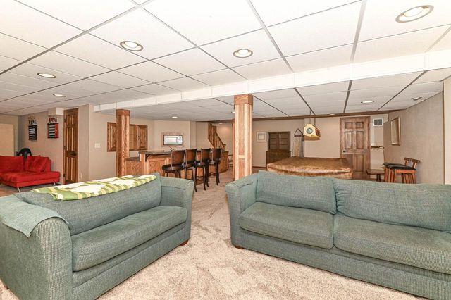 10125 Kay PARKWAY, Hales Corners, WI 53130