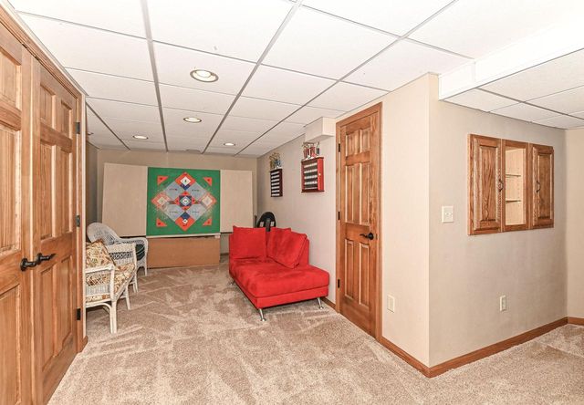 10125 Kay PARKWAY, Hales Corners, WI 53130
