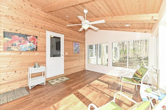 10125 Kay PARKWAY, Hales Corners, WI 53130