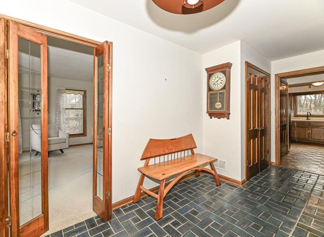 10125 Kay PARKWAY, Hales Corners, WI 53130