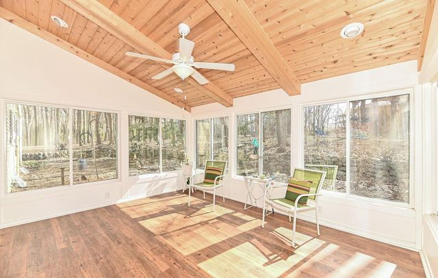 10125 Kay PARKWAY, Hales Corners, WI 53130