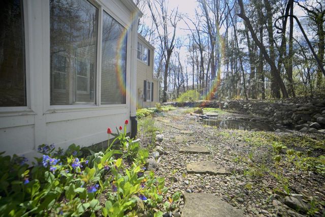 10125 Kay PARKWAY, Hales Corners, WI 53130