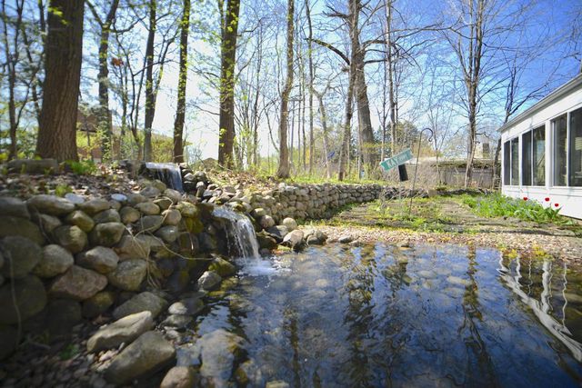 10125 Kay PARKWAY, Hales Corners, WI 53130