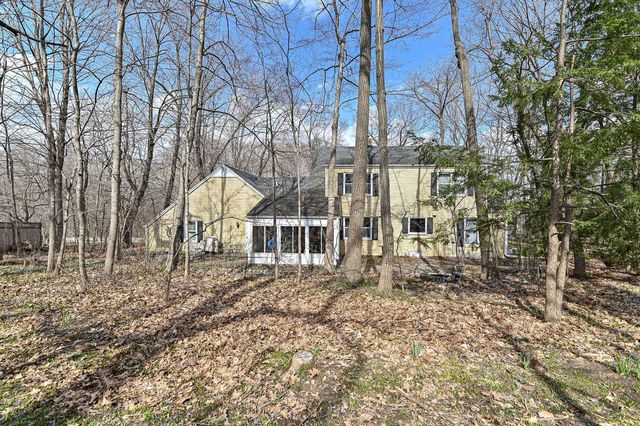 10125 Kay PARKWAY, Hales Corners, WI 53130