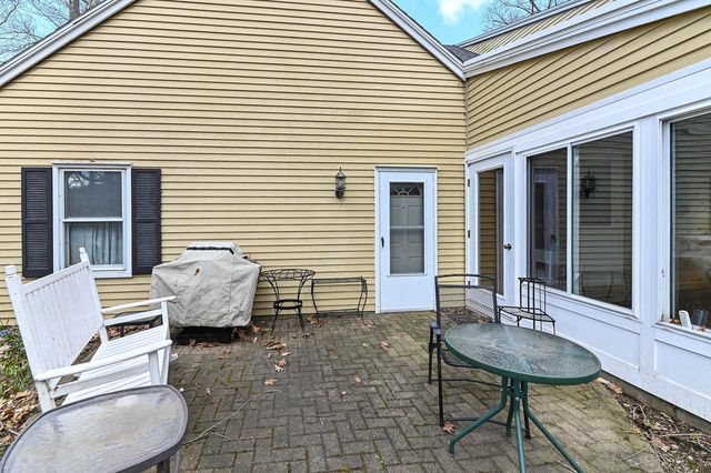 10125 Kay PARKWAY, Hales Corners, WI 53130