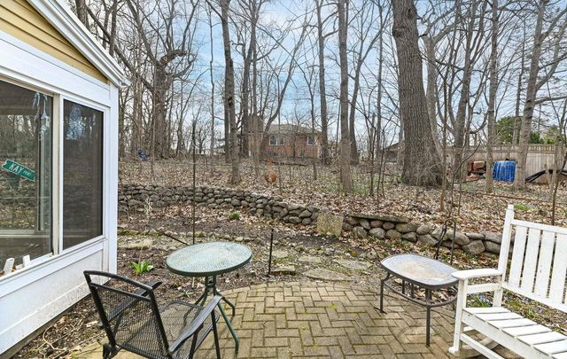 10125 Kay PARKWAY, Hales Corners, WI 53130
