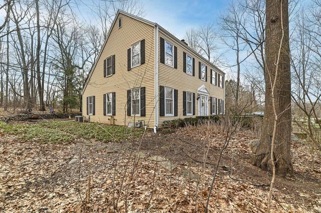 10125 Kay PARKWAY, Hales Corners, WI 53130