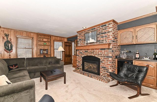 10125 Kay PARKWAY, Hales Corners, WI 53130