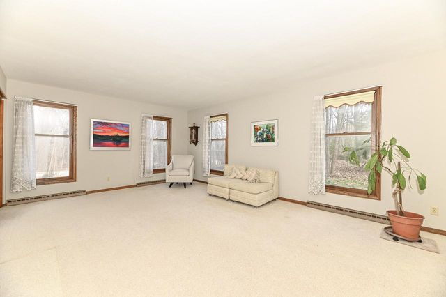 10125 Kay PARKWAY, Hales Corners, WI 53130