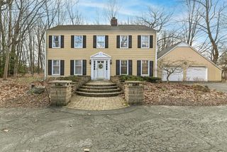 10125 Kay PARKWAY, Hales Corners, WI 53130