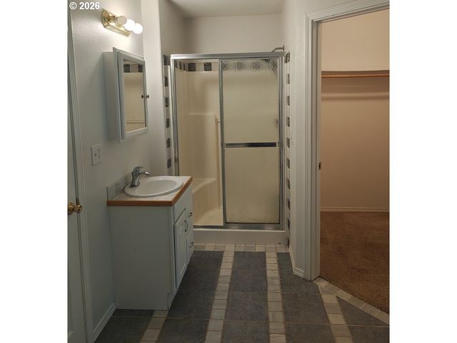 327 Sw MAIN Ct, Warrenton, OR 97146