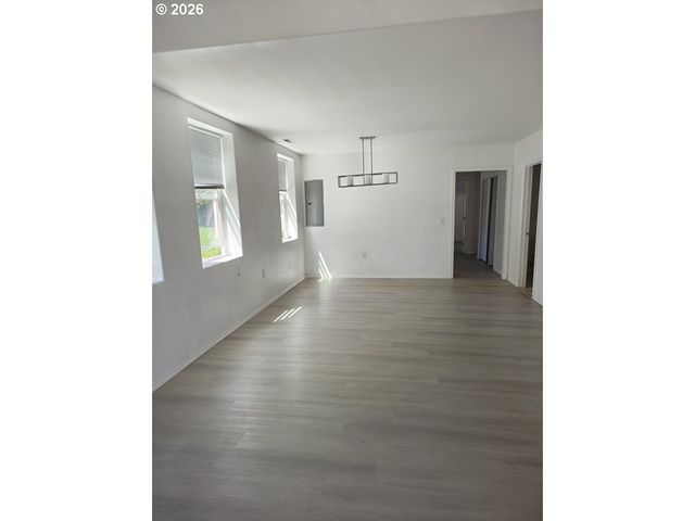 327 Sw MAIN Ct, Warrenton, OR 97146