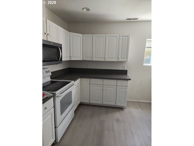 327 Sw MAIN Ct, Warrenton, OR 97146