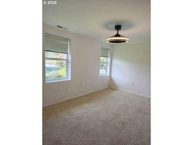 327 Sw MAIN Ct, Warrenton, OR 97146