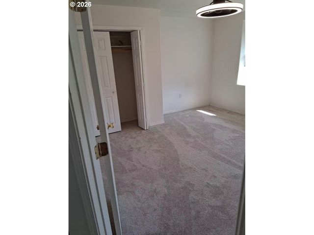 327 Sw MAIN Ct, Warrenton, OR 97146