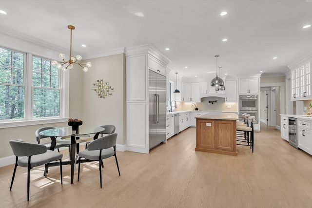 18 Heritage Dr, Lexington, MA 02420