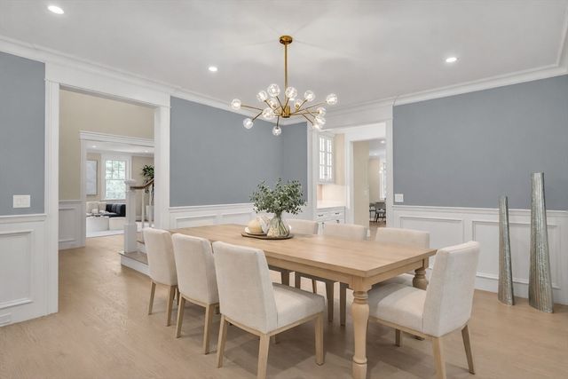 18 Heritage Dr, Lexington, MA 02420