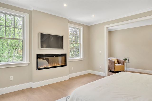 18 Heritage Dr, Lexington, MA 02420