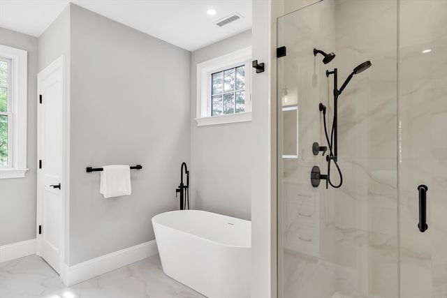 18 Heritage Dr, Lexington, MA 02420