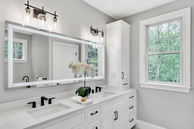 18 Heritage Dr, Lexington, MA 02420