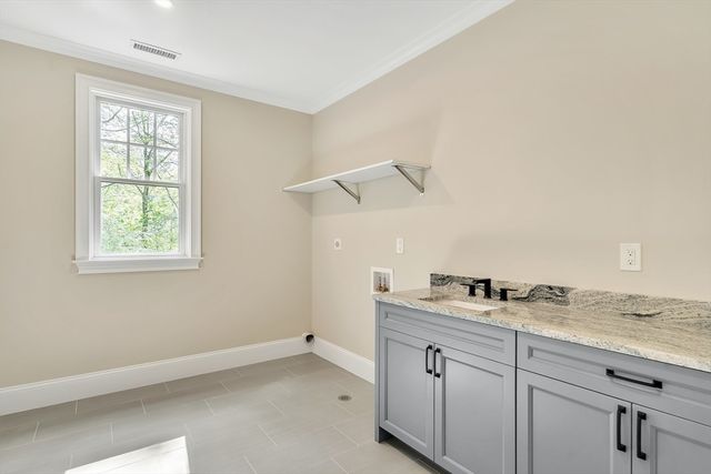 18 Heritage Dr, Lexington, MA 02420