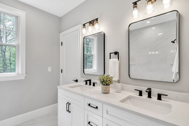 18 Heritage Dr, Lexington, MA 02420