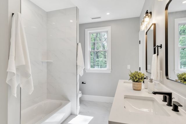 18 Heritage Dr, Lexington, MA 02420