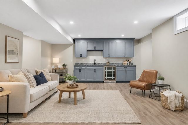 18 Heritage Dr, Lexington, MA 02420