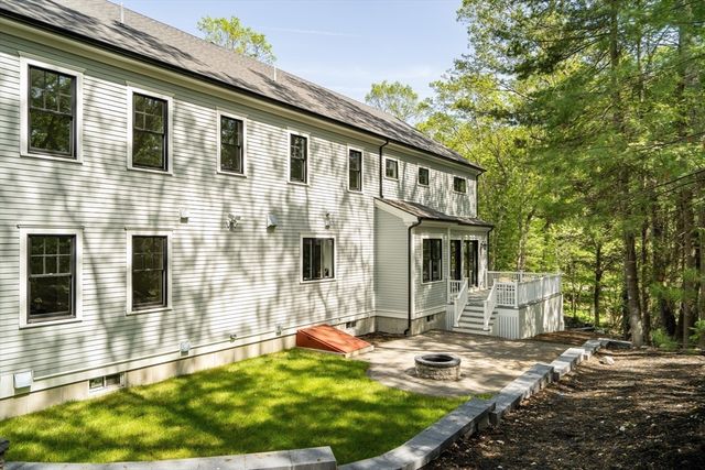 18 Heritage Dr, Lexington, MA 02420