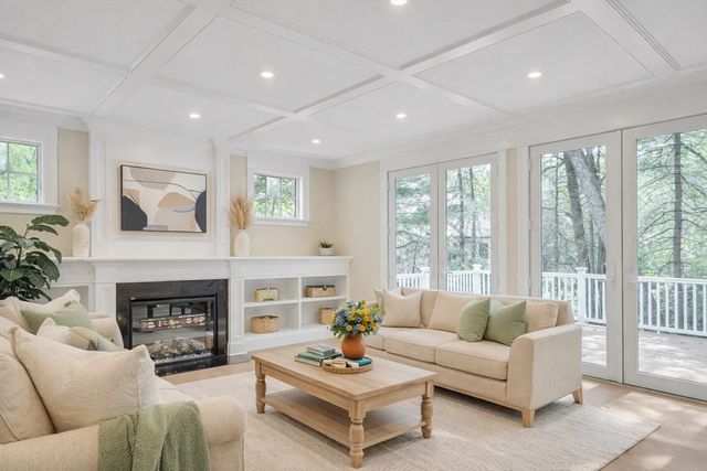 18 Heritage Dr, Lexington, MA 02420