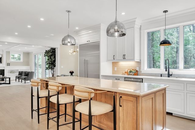 18 Heritage Dr, Lexington, MA 02420