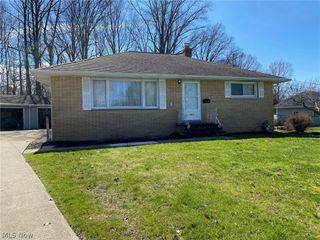 2480 Larchmont Court, Wickliffe, OH 44092