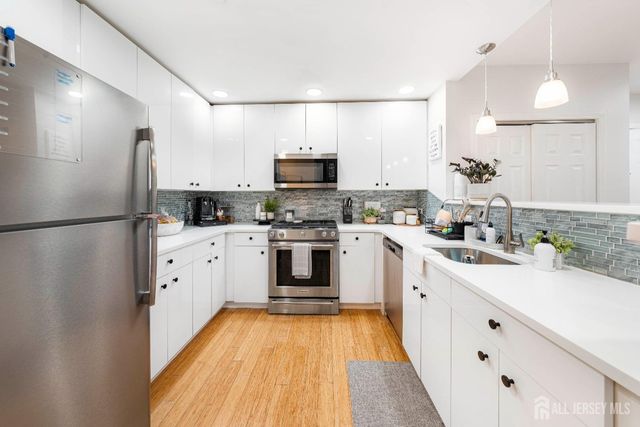 358 Rector Street 406, Perth Amboy, NJ 08861