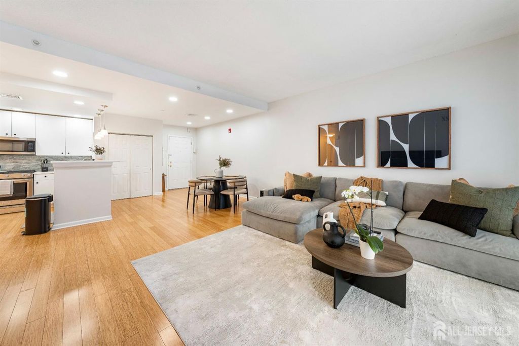358 Rector Street 406, Perth Amboy, NJ 08861