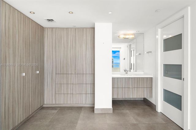 400 S Pointe Dr 2006, Miami Beach, FL 33139