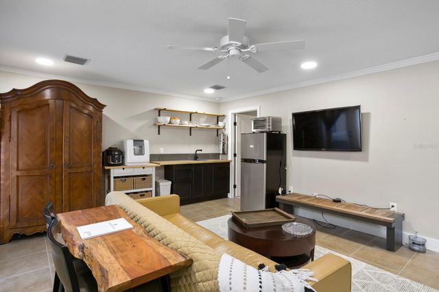 8407 GRANITE PLACE, Tampa, FL 33615