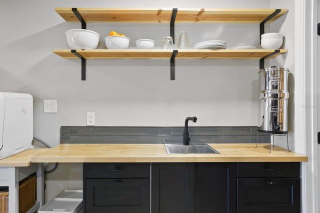 8407 GRANITE PLACE, Tampa, FL 33615