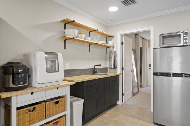 8407 GRANITE PLACE, Tampa, FL 33615