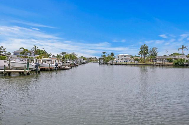 8407 GRANITE PLACE, Tampa, FL 33615